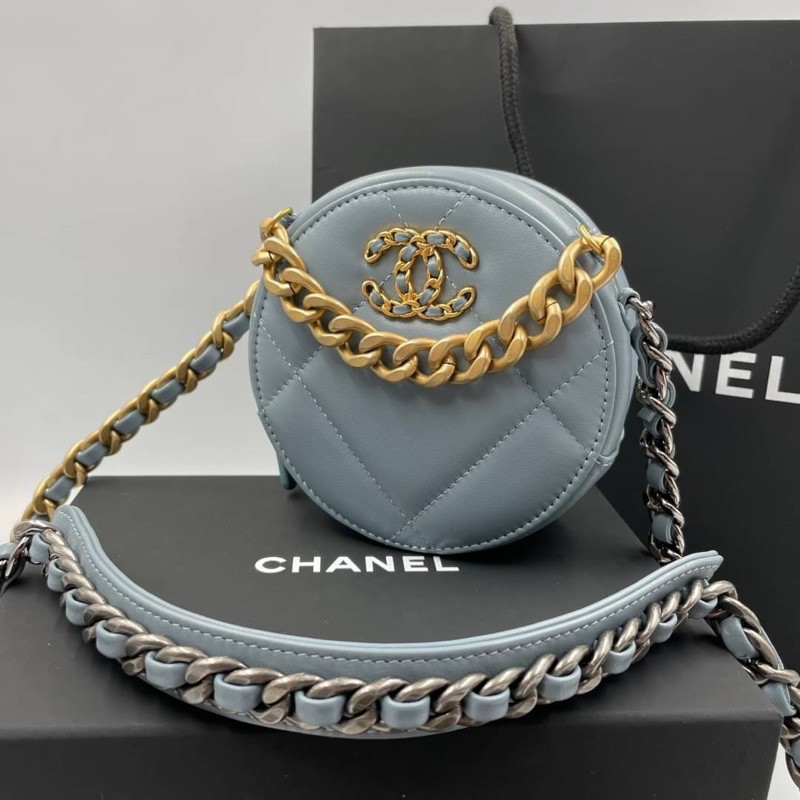 chanel-19-clutch-with-chain-original-1-1