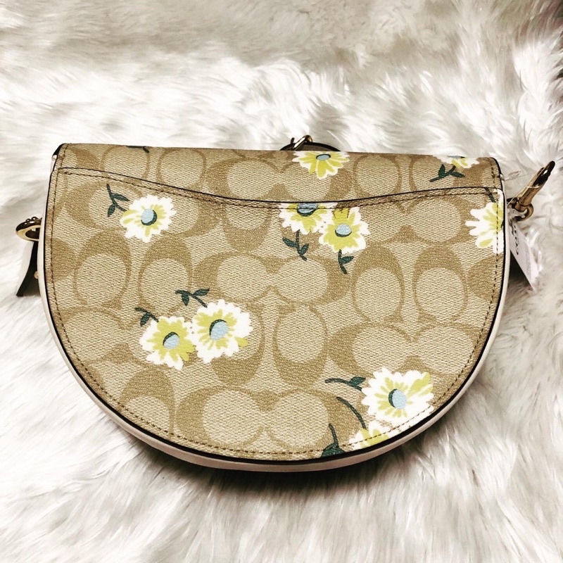 กระเป๋าสะพายข้าง-coach-ellen-crossbody-in-signature-canvas-with-daisy-print-coach-c3597