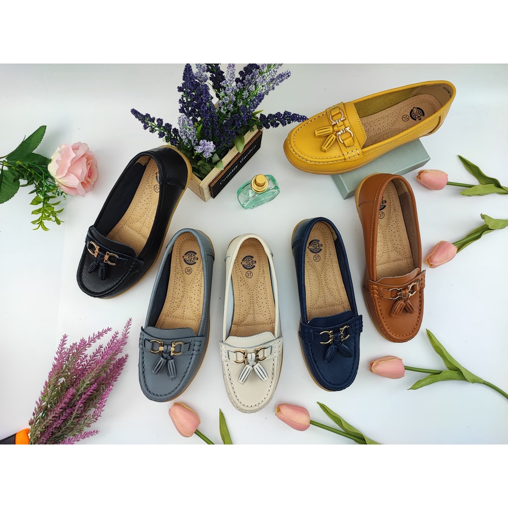 ภาพหน้าปกสินค้าXX92-672รองเท้าหนังแท้พื้นยางไ.ซส์36-41 จากร้าน aliarashop บน Shopee