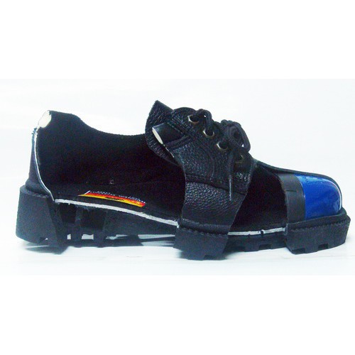 ภาพหน้าปกสินค้าStuttgart Safety Shoes รุ่น SF-204 รองเท้านิรภัยหัวเหล็ก จากร้าน stuttgart_camelshoes บน Shopee