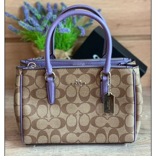 🎀 (สด-ผ่อน) กระเป๋าสะพายสีน้ำตาล หูสีม่วง MINI SURREY CARRYALL IN SIGNATURE CANVAS (COACH #F67027)KHAKI/LIGHT PURPLE