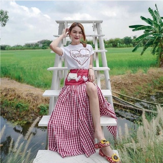 Ticha เซ็ทเสื้อยืดสีขาวลายหัวใจมาคู่กับกระโปรงตัวยาวบานสีแดงสุดน่ารัก รุ่นนี้มากๆค่า ใส่ฟินนาเล่มาก