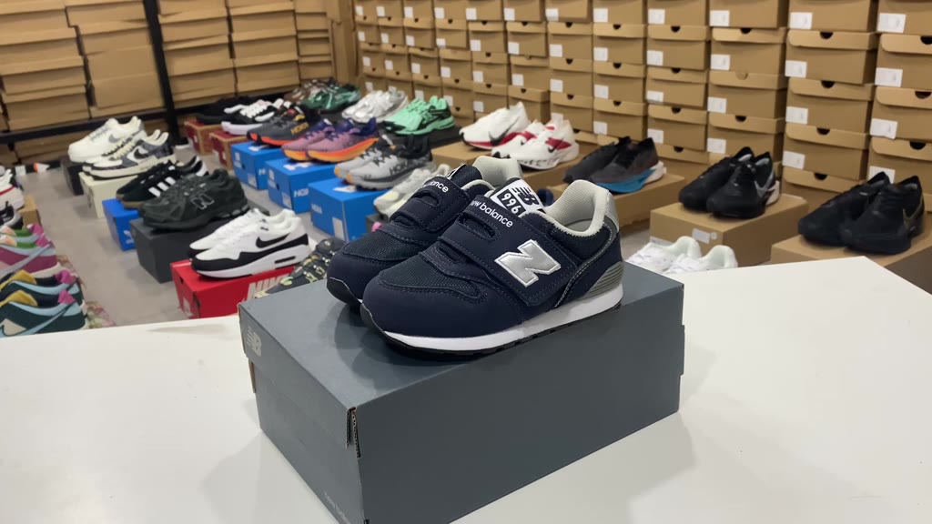 new-balance-nb996-รองเท้าผ้าใบลําลอง-เหมาะกับการวิ่งจ๊อกกิ้ง-สไตล์เรโทร-สําหรับเด็ก