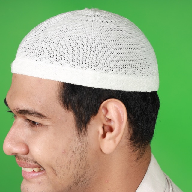 ภาพหน้าปกสินค้าหมวกถัก มุสลิม mua76 สีขาวคละลาย จากร้าน embereen บน Shopee