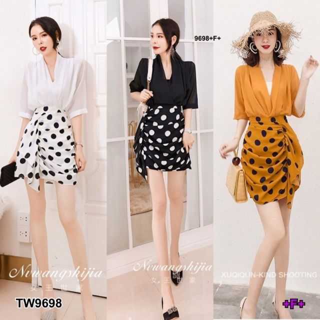 lt-tw9698-gt-set2ชิ้น-เสื้อแขนคอคอวีไขว้เย็บเป็นจีบๆ-มาพร้อมกระโปรงสั้นลายจุดใหญ่-เอวยืดสม็อคหลัง