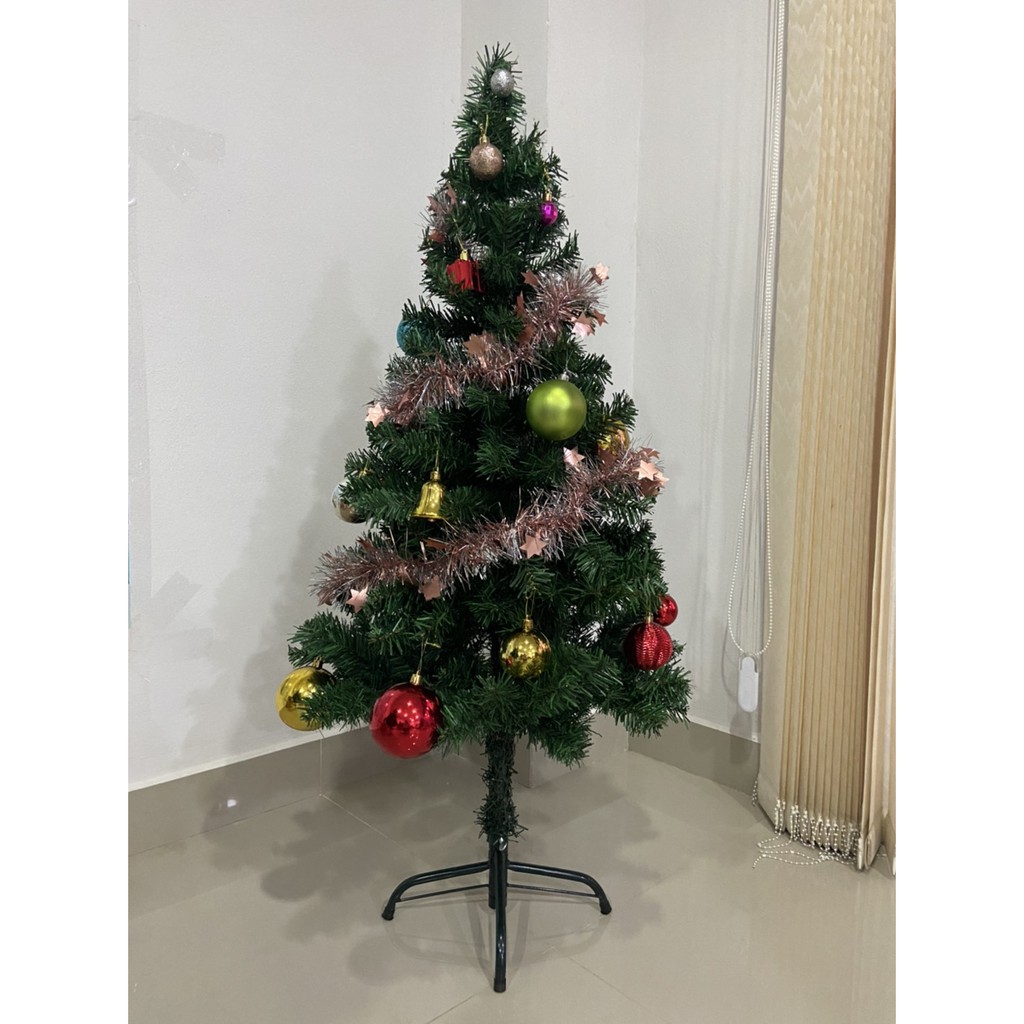 ภาพสินค้าต้นคริสต์มาส เกรด A พุ่มหนา ขาเหล็ก 1.2 / 1.5 ม. ((Christmas tree)) จากร้าน th_154766654 บน Shopee ภาพที่ 5