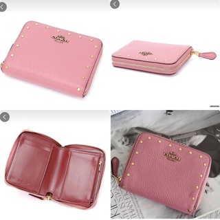 🎀 กระเป๋าสตางค์ ซิปรอบเล็ก ชมพูแต่งหมุด 31811 Small Zip Around Wallet With Rivets Rose กระเป๋าตังค์สั้น