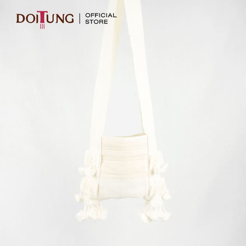 doitung-bag-white-กระเป๋าผ้า-ย่าม-ปอมๆ-ชาวเขา-ดอยตุง