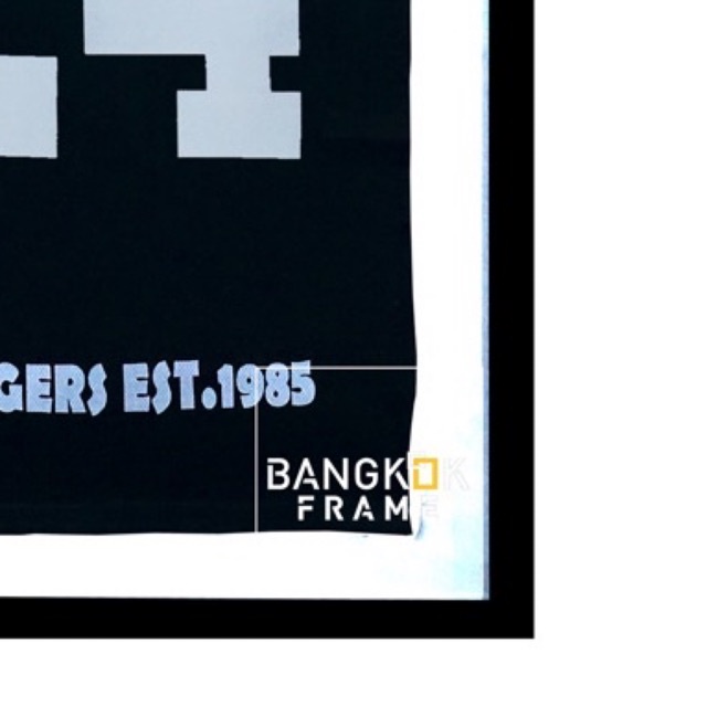 bangkokframe-กรอบรูป-กรอบใส่เสื้อบาสเก็ตบอล-ขอบนอก-22x30-นิ้ว-ราคาไม่รวมเสื้อ-กรอบของสะสม