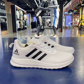 ภาพหน้าปกสินค้าadidas เบาและสบายๆ ผู้ชายและผู้หญิง กีฬา  วิ่ง รองเท้าผ้าใบ ซึ่งคุณอาจชอบราคาและรีวิวของสินค้านี้