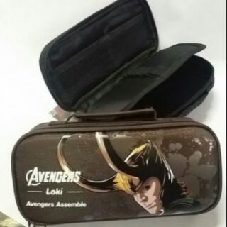 อุปกรณ์ เครื่องเขียน กล่องดินสอซิป ด้านในมีช่องเสียบปากกา ดินสอ และช่องใส่ของค่ะ ลาย อเวนเจอร์ (Avengers) Loki โลกิ
