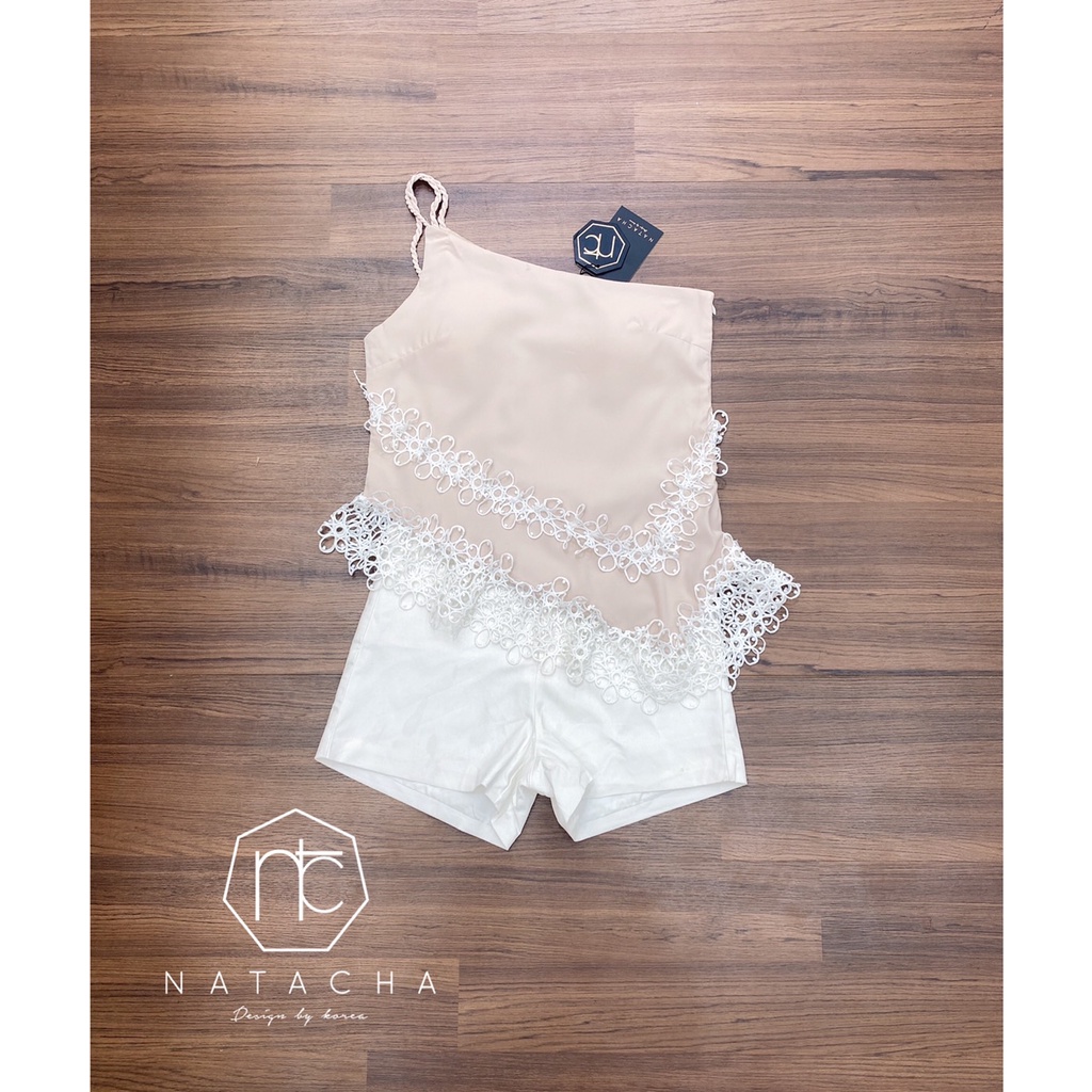 natacha-set-บ่าเดี่ยวเสริมฟองน้ำแต่งลูกไม้ฉลุ-ที่ปลายเสื้อ-แมตกางเกงยีนขาสั้น-ใส่สวยน่ารักมากค่า-สินค้าขายดีต้องมีเลย
