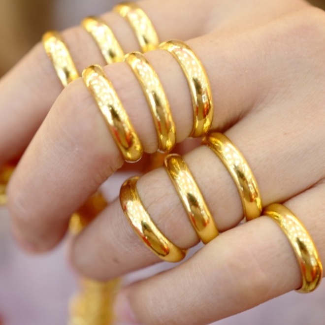 ภาพหน้าปกสินค้าแหวนทองครึ่งสลึง 1.9 กรัม ลายปลอกมีด(เกลี้ยง) ทองแท้ 96.5% ขายได้ จำนำได้ มีใบรับประกัน