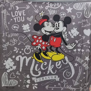 ภาพหน้าปกสินค้าKiss Me Doll - ผ้าพันคอ/ผ้าคลุมไหล่ Disney ลาย Mickey Mouse ขนาด 100x100 cm. ที่เกี่ยวข้อง