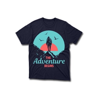 เสื้อยืดผ้าฝ้ายGildan เสื้อยืด พิมพ์ลายภูเขา The Adventure สําหรับผู้ชาย และผู้หญิงL XL  XXL 3XL