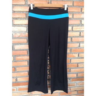 กางเกงออกกำลังกายสีดำแถบสีฟ้า Fila Size M เอว 26-30” สะโพก 36-40” ยาว 31” เป้า 10”