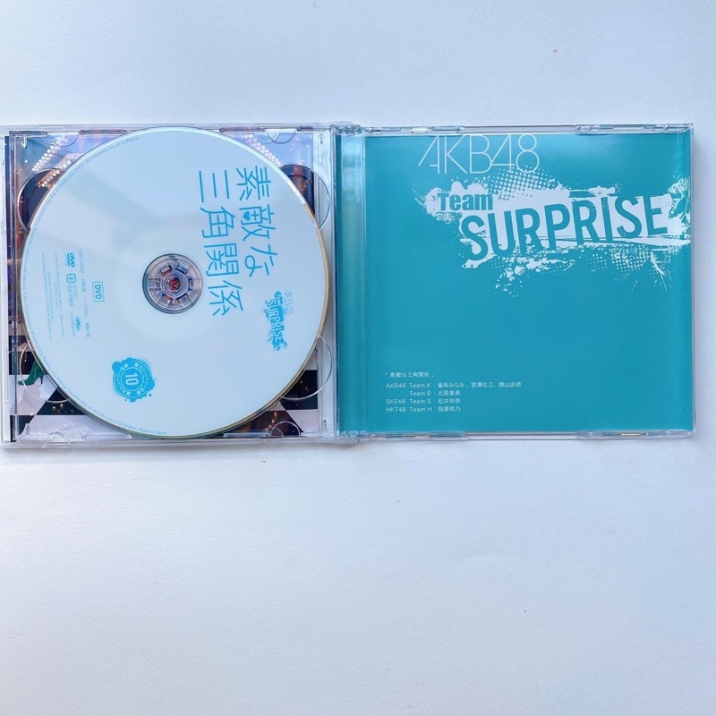 akb48-cd-dvd-team-surprise-single-suteki-na-sankaku-kankei-มีโอบิ