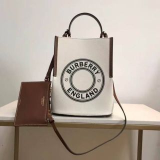 กระเป๋า Crossbody Bags BURBERRY (Small logo graphic Cotton canvas peggy bucket bag)​ ​