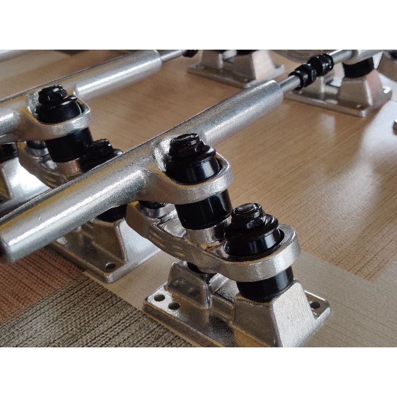 พร้อมส่งในไทยDouble Kingpins Truck ขนาด 7.0 นิ้ว รวมแขน 9.25 นิ้ว