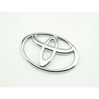 ป้ายโลโก้แตรพวงมาลัย TOYOTA ปี 2005-19 พลาสติกสีโครเมี่ยมขนาด 6.5x4.5cm ติดตั้งด้วยเทปกาวสองหน้าด้านหลัง