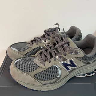 NB 2002R รองเท้าเก่าสีเทา รองเท้าผ้าใบสตรี/ผู้ชาย