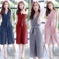 Jumpsuit ทรง 5 ส่วน คอวีไขว้ งานแพทเทิลดีมากตัดเย็บอย่างดีเลยค่ะ เจาะกระเป๋าล้วง 2 ข้าง งานมีวิปหลัง