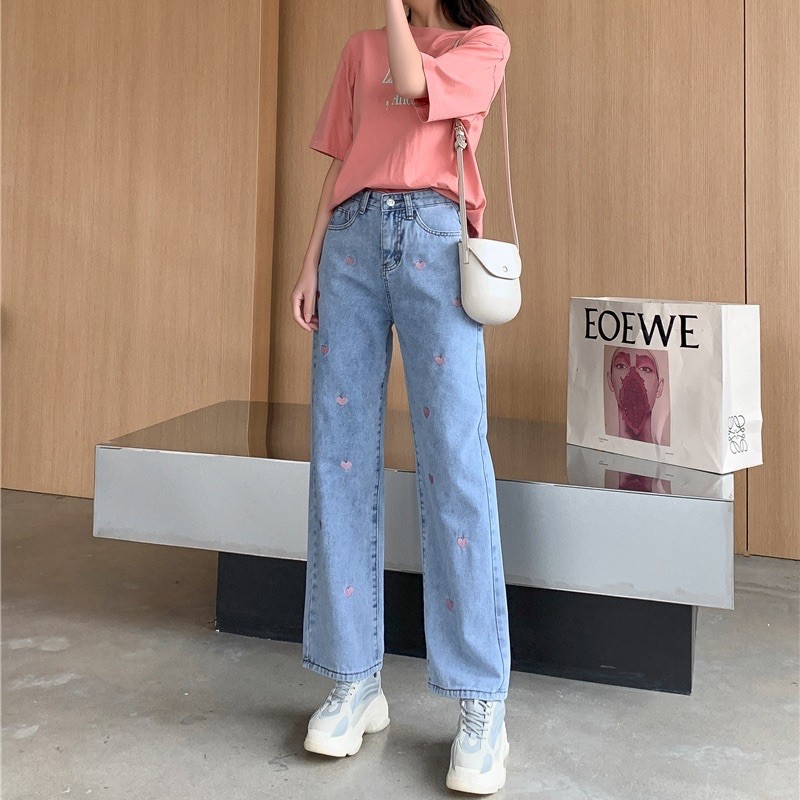ภาพหน้าปกสินค้าKorean กางเกงยีนส์งานปักรูปหัวใจ (สีชมพู) ทรงกระบอกขายาว น่ารักสดใส 13-8