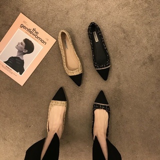 ภาพขนาดย่อของภาพหน้าปกสินค้าใหม่โซ่รองเท้าผู้หญิง จับคู่สี รองเท้าแหลม รองเท้าส้นแบนสตรีเกาหลี รองเท้าวินเทจ จากร้าน rt6oi4bd6mwabhvb0rasfmj73256 บน Shopee
