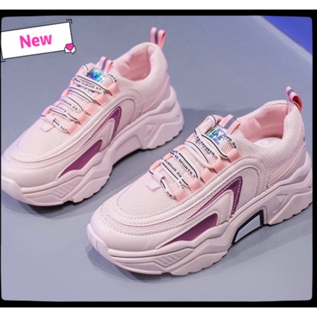 ภาพหน้าปกสินค้าMARIAN รองเท้าผ้าใบ(รุ่นใหม่มาแรง )รองเท้าแฟชั่น รองเท้าผ้าใบผู้หญิง เสริมส้น 5 ซม. สีขาว ดำ ชมพู พร้อมส่ง NO.A0225