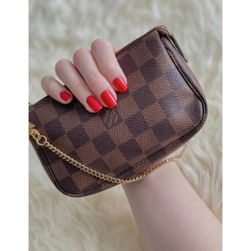 louis-vuitton-mini-pochette-accessories-พร๊อพเพอร์ตี้