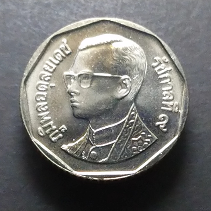 เหรียญ-5-บาท-หมุนเวียน-ปี-2547-ไม่ผ่านใช้-unc