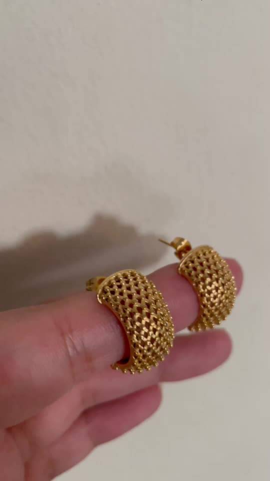 18-gold-plated-open-hoop-earrings-chunky-earrings-ต่างหูห่วงทอง-ต่างหูสีทอง-ต่างหูสแตนเลส-ต่างหูสายฝอ