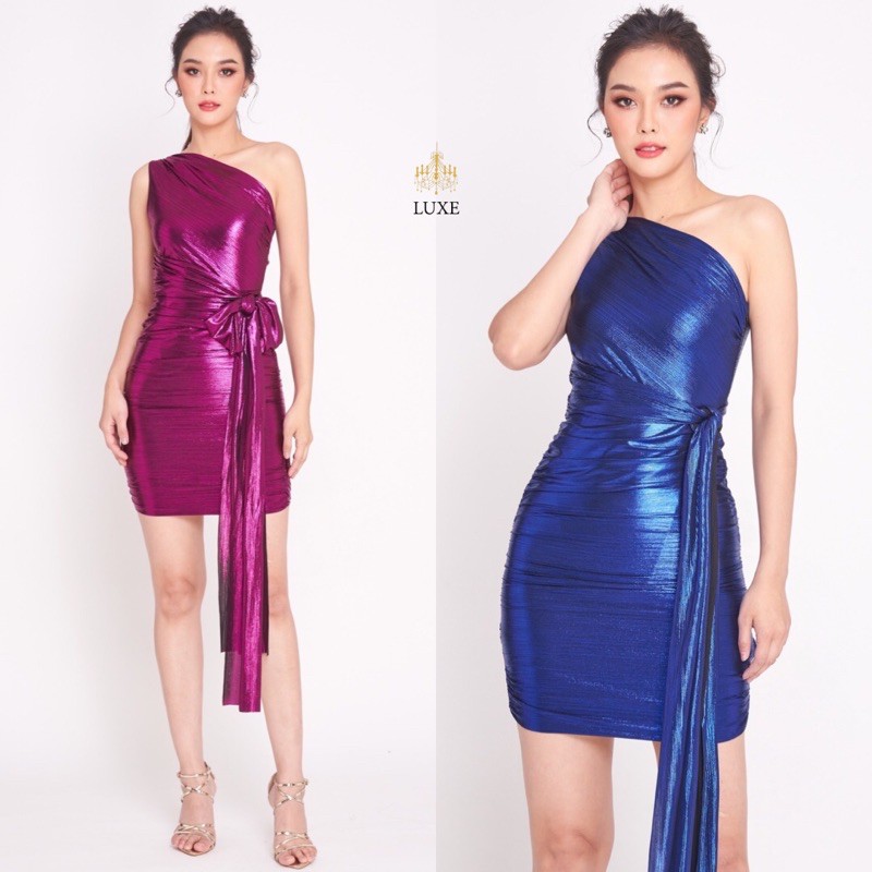 luxe-dress-เดรสสั้นเสื้อไหล่เดียวแขนกุด-แพทเทิร์นเข้ารูป-ดีเทลผูกโบว์ปล่อยชาย-มีซิปซ่อนสวมสะดวก