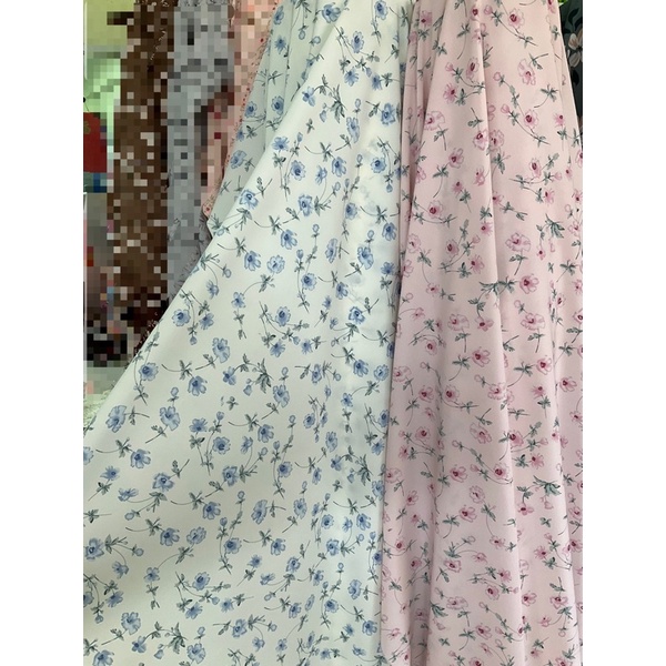 ภาพหน้าปกสินค้าผ้าไหมอิตาลีลายดอกหวานๆน่ารัก จากร้าน varee2543 บน Shopee