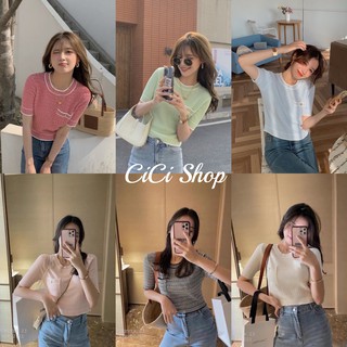 ภาพขนาดย่อของภาพหน้าปกสินค้าCicishop(พร้อมส่ง)เสื้อแขนสั้นไหมพรมคอกลมสีพื้น แขนจั้ม ดีเทลแต่งกระเป๋าหน้าสุดคิ้วท์(9306) จากร้าน cicishop1 บน Shopee