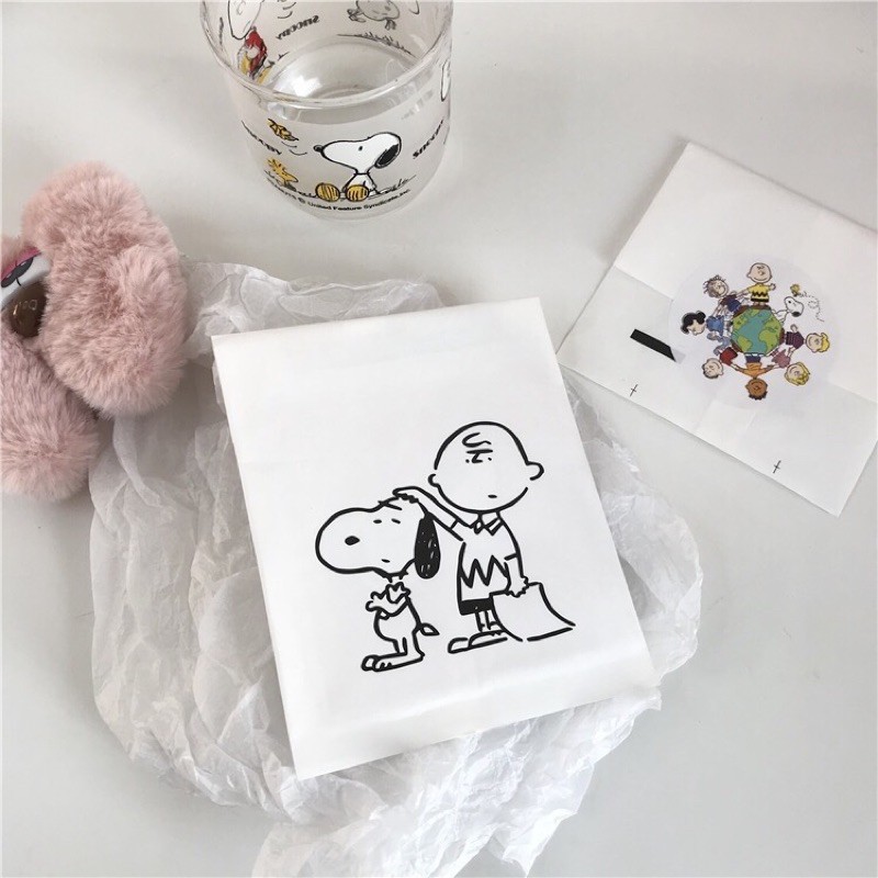 ภาพสินค้าถุงกระดาษพิมพ์ลาย Snoopy ถุงใส่ของ  (สั่งขั้นต่ำ 5 ซอง) จากร้าน tuan.rainnie บน Shopee ภาพที่ 2