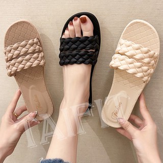 ภาพหน้าปกสินค้ารองเท้าแตะของผู้หญิงมี3สี แฟชั่นใหม่รองเท้าแตะแบน สบาย ๆ กันลื่น ที่เกี่ยวข้อง
