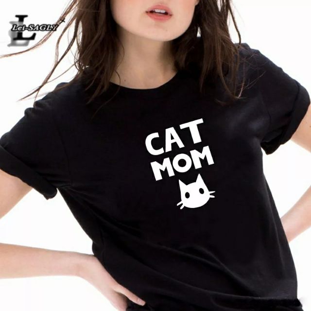 ภาพสินค้าพร้อมส่ง hot hit เสื้อยืดสกรีนลายcat mom เสื้อยืดลายน่ารัก เสื้อยืดคอกลมแขนสั้นมีสำดำและสีขาว จากร้าน kittiyalingkkklll บน Shopee ภาพที่ 1