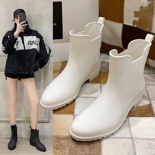 🔥Ready stock！ รองเท้าบูทกันฝนผู้หญิง 2020 ใหม่โฟร์ซีซั่นส์กันลื่นกันน้ำสวมใส่นักเรียนแฟชั่นทุกคู่ในท่อผู้ใหญ่รองเท้าน้ำ