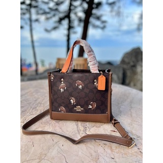 COACH DEMPSEY TOTE IN SIGNATURE CANVAS WITH HEDGEHOG PRINT🦔 ((CC769))