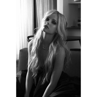 โปสเตอร์ Avril Lavigne แอวริล ลาวีน Punk Rock Poster รูปภาพติดห้อง ตกแต่งผนัง โปสเตอร์วงดนตรี โปสเตอร์ติดผนัง ของสะสม