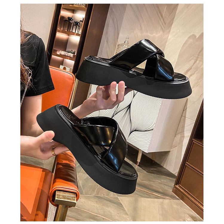 ภาพสินค้าพร้อมส่ง รองเท้าผู้หญิง รองเท้าเปิดส้น ส้นสูง5cm. Size 35-40  รองเท้าแตะส้นสูง ทรงสวย จากร้าน pornpaveea624 บน Shopee ภาพที่ 1