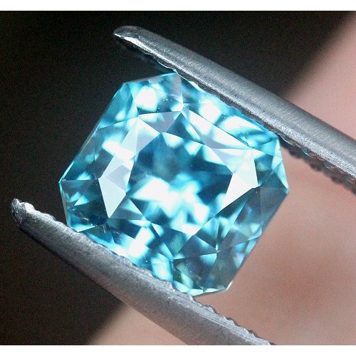 พลอยเพทาย-blue-zircon-นน2-95กะรัต