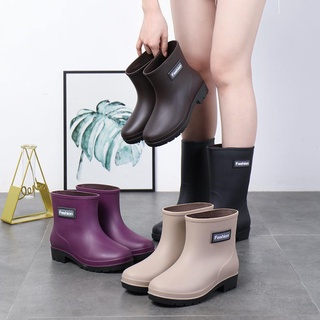 ภาพหน้าปกสินค้า⚡คุ้มค่า รองเท้าบูทกันฝน แฟชั่น  รองเท้ายางผู้ใหญ่ overshoes รองเท้าบู๊ทกลาง SJ3451 ซึ่งคุณอาจชอบสินค้านี้