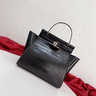 🦚! CHARLES &amp; KEITH CROC-EFFECT TRAPEZE BAG กระเป๋าสะพายรุ่นใหม่ล่าสุด