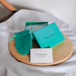 กล่องเครื่องประดับ Tiffany & Co. เซ็ตกล่องพร้อมถุงกำมะหยี่และนามบัตร