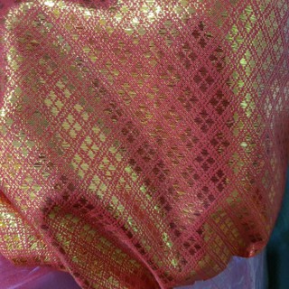 ผ้าแดงรองพระ ผ้าลายไทย ผ้าแดงดิ้นทอง ผ้าตาด