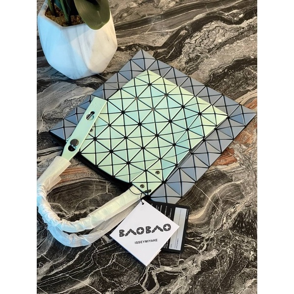 baobao-issey-miyake-prism-kangaroo-tote-bag