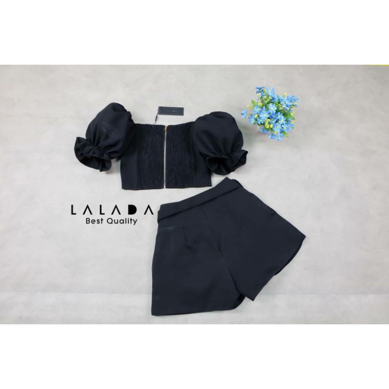 lalada-ลลดา-set-เสื้อสีดำผ้าเนื้อดี-แขนตุ๊กตา-มีซิบหลังมาพร้อมกับกางเกงขาสั้นเนื้อผ้าเดียวกันทรงเก๋-มีเข็มขัดถอดได้