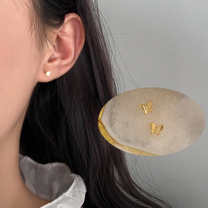 ภาพหน้าปกสินค้าต่างหูผีเสื้อทอง Cute Butterfly Earrings Korea Simple Gold Stud Earring Ear Studs Women Jewelry Gift จากร้าน lingchao.th บน Shopee